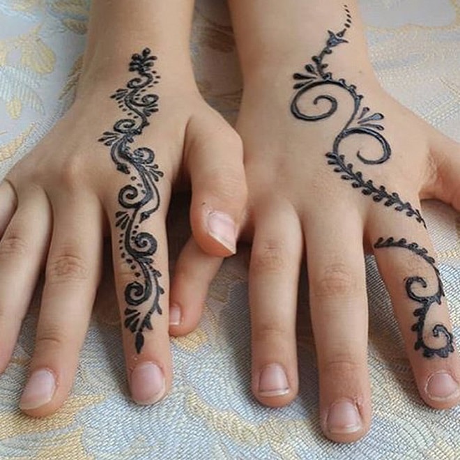 Black Line Henna Tattoo