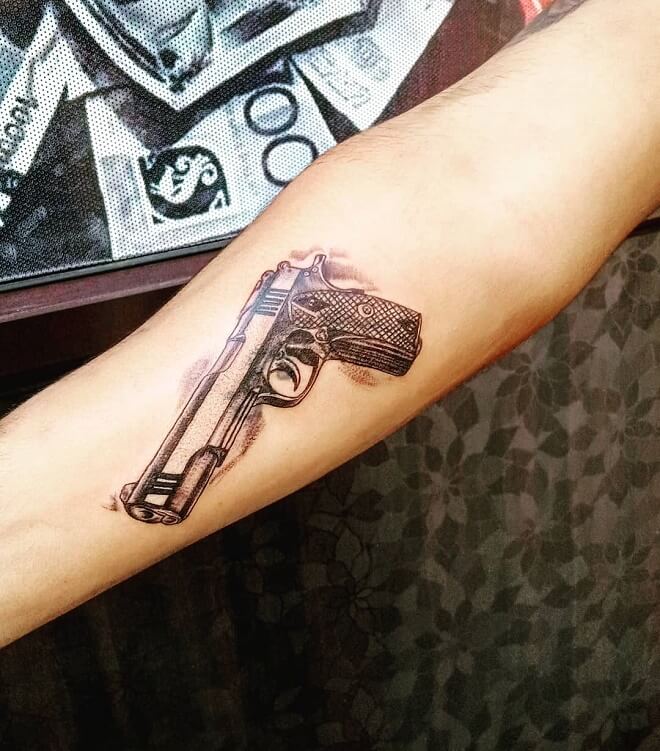 Beleg end Army Gun Tattoo