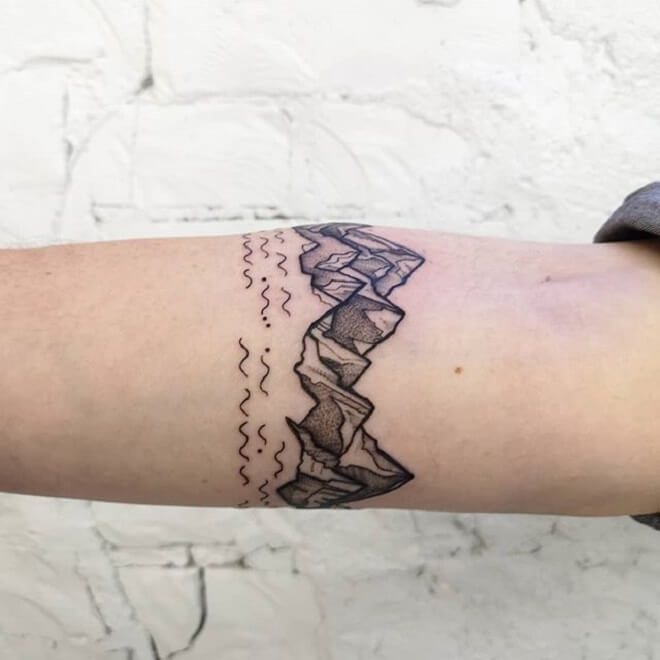 Mountain Armband Tattoo