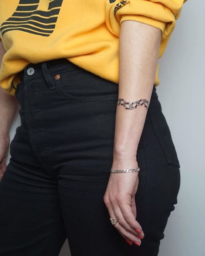 Women Chain Tattoo