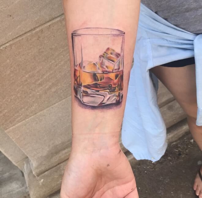 Татуировка бокала виски